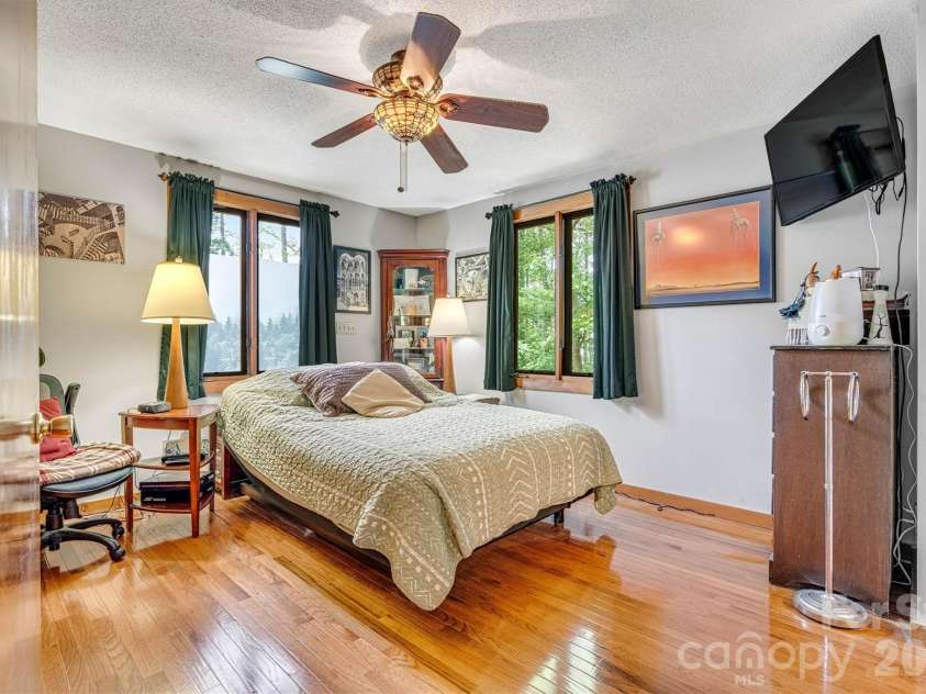 7697 Katherine Drive, Denver, NC 28037.  MLS# CAR4414395, YatesRealty ID 44462. Main bedroom 1