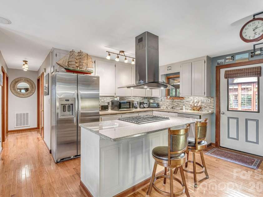 7697 Katherine Drive, Denver, NC 28037.  MLS# CAR4414395, YatesRealty ID 44462. Open Kitchen