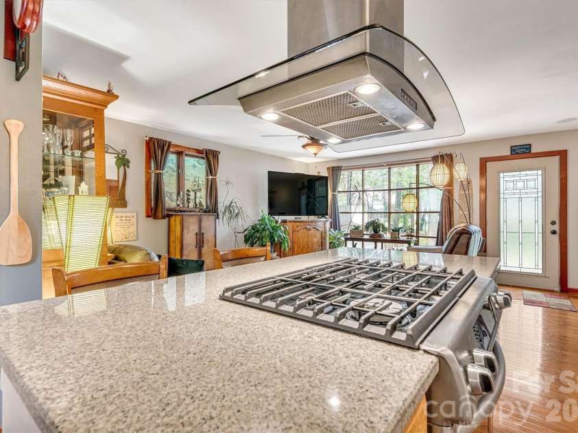 7697 Katherine Drive, Denver, NC 28037.  MLS# CAR4414395, YatesRealty ID 44462. Stove / cooking range