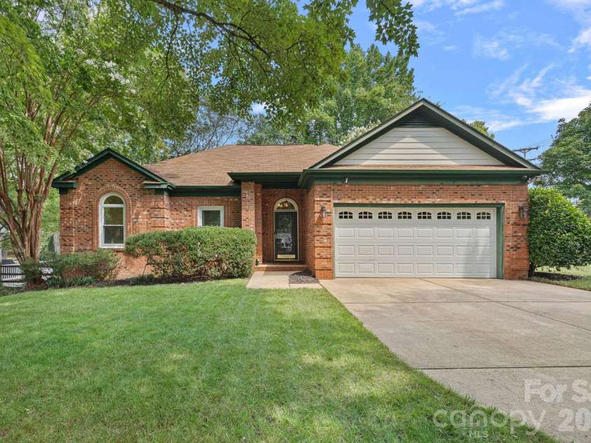 9413 Twin Trail Drive, Huntersville, NC 28078.  MLS# CAR4412850, YatesRealty ID 44465. 