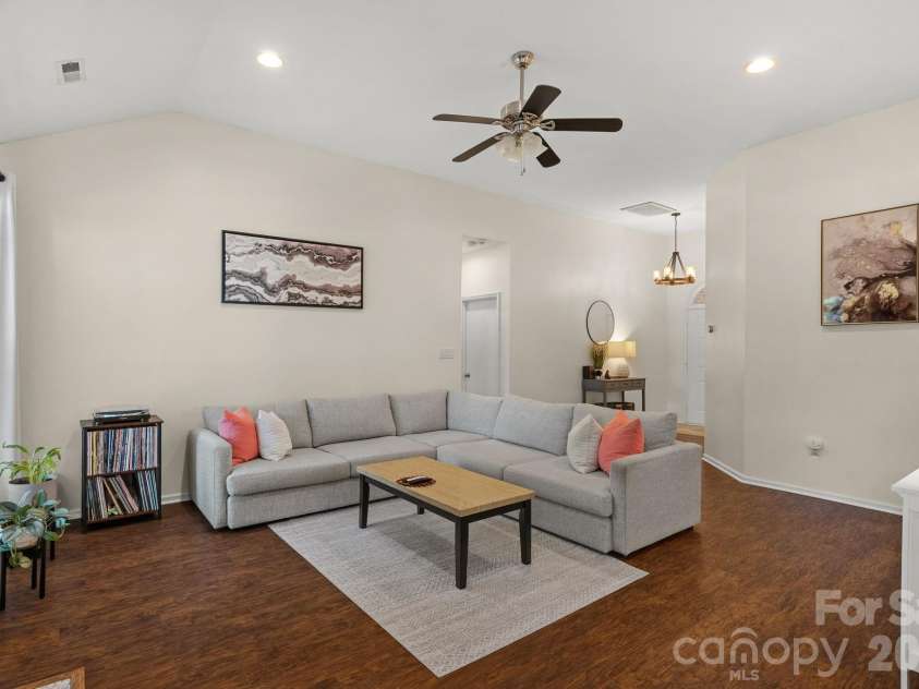 9413 Twin Trail Drive, Huntersville, NC 28078.  MLS# CAR4412850, YatesRealty ID 44465. 