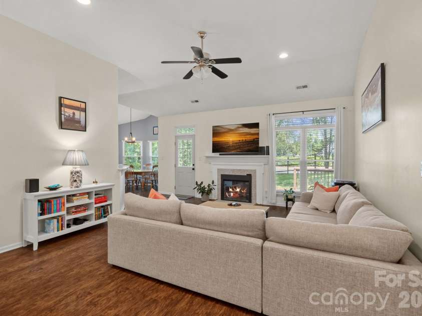 9413 Twin Trail Drive, Huntersville, NC 28078.  MLS# CAR4412850, YatesRealty ID 44465. 