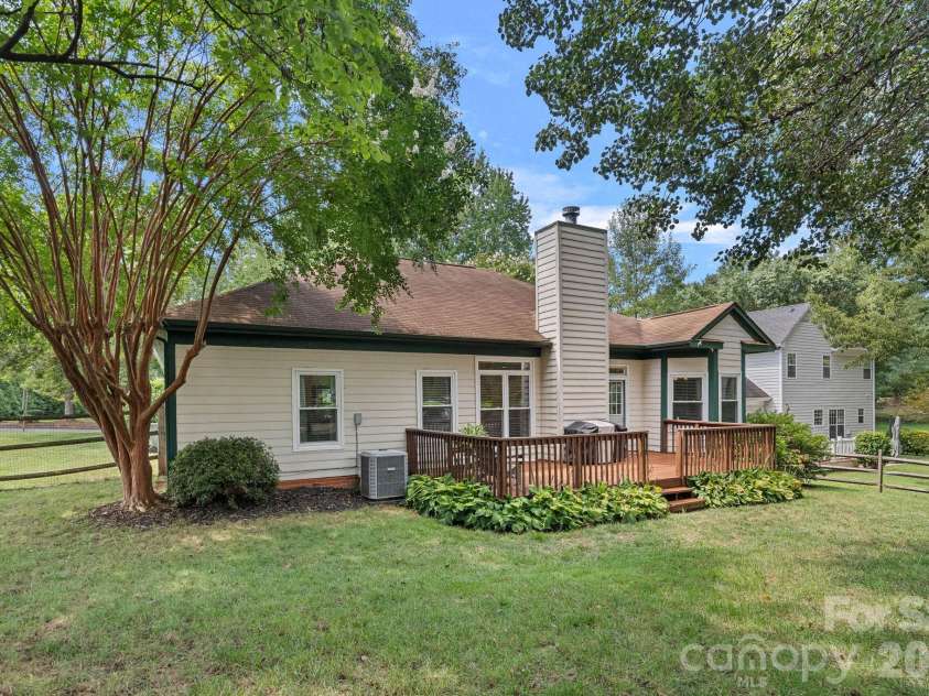 9413 Twin Trail Drive, Huntersville, NC 28078.  MLS# CAR4412850, YatesRealty ID 44465. 
