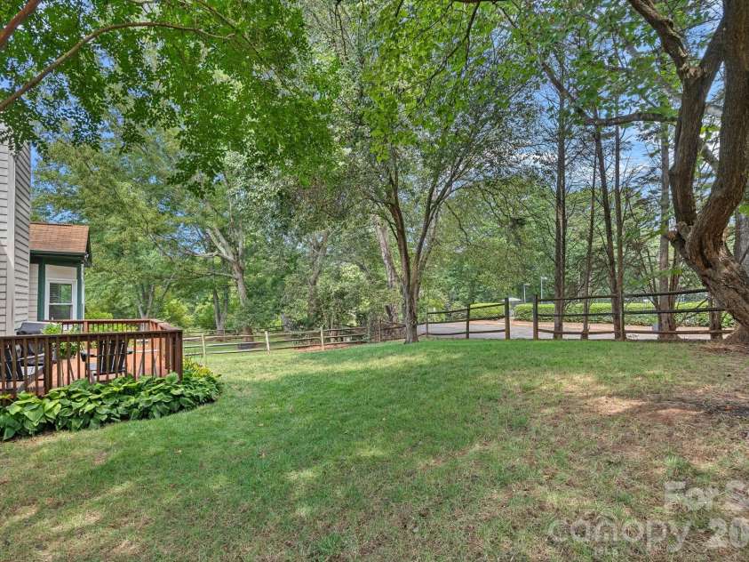 9413 Twin Trail Drive, Huntersville, NC 28078.  MLS# CAR4412850, YatesRealty ID 44465. 