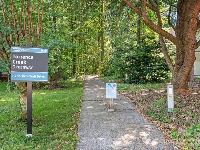 9413 Twin Trail Drive, Huntersville, NC 28078.  MLS# CAR4412850, YatesRealty ID 44465. 