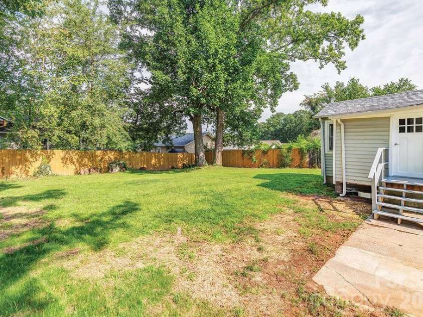 4 La Rue Street, Asheville, NC 28806.  MLS# CAR4414587, YatesRealty ID 44467. Flat as can be!