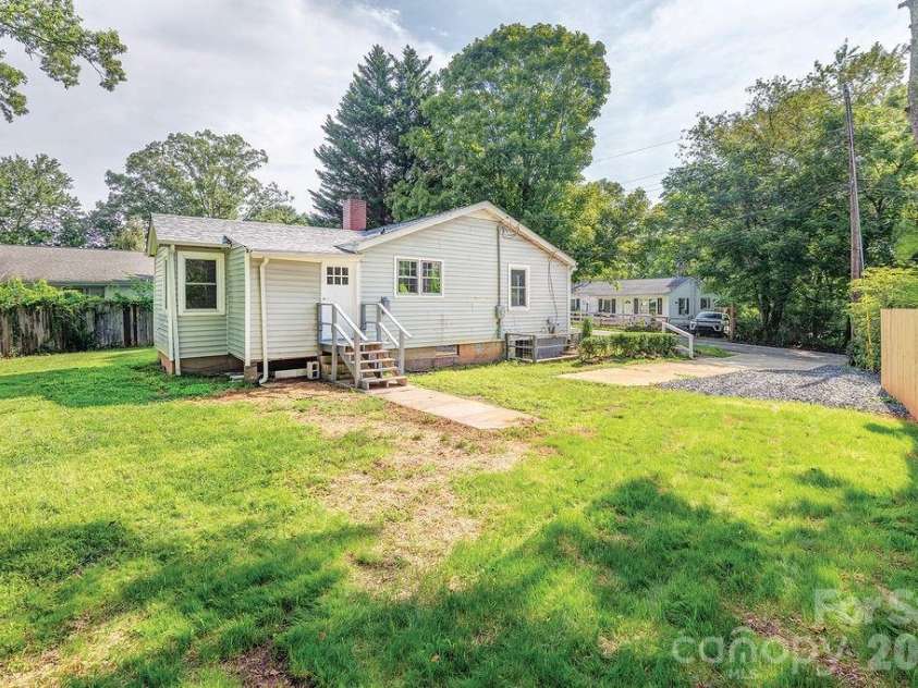 4 La Rue Street, Asheville, NC 28806.  MLS# CAR4414587, YatesRealty ID 44467. KILLER backyard!