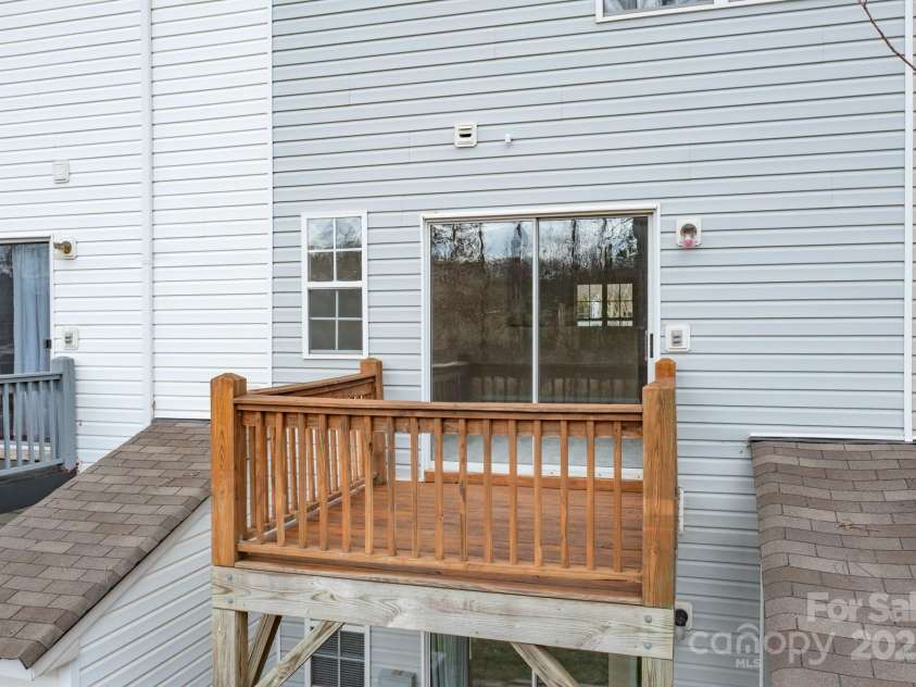 331 Wilkes Place Drive, Fort Mill, SC 29715.  MLS# CAR4227425, YatesRealty ID 4447. Deck off Main Level