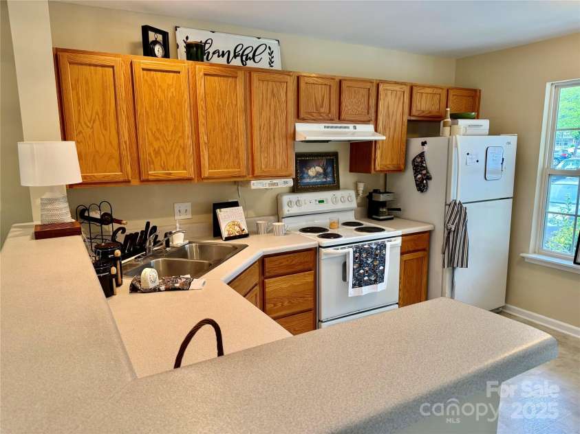 331 Wilkes Place Drive, Fort Mill, SC 29715.  MLS# CAR4227425, YatesRealty ID 4447. Kitchen