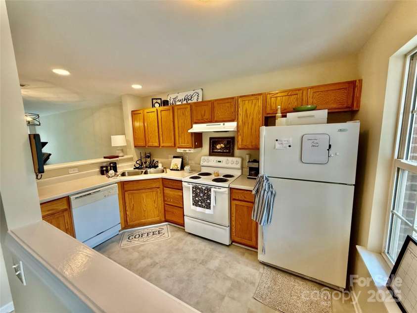 331 Wilkes Place Drive, Fort Mill, SC 29715.  MLS# CAR4227425, YatesRealty ID 4447. Kitchen