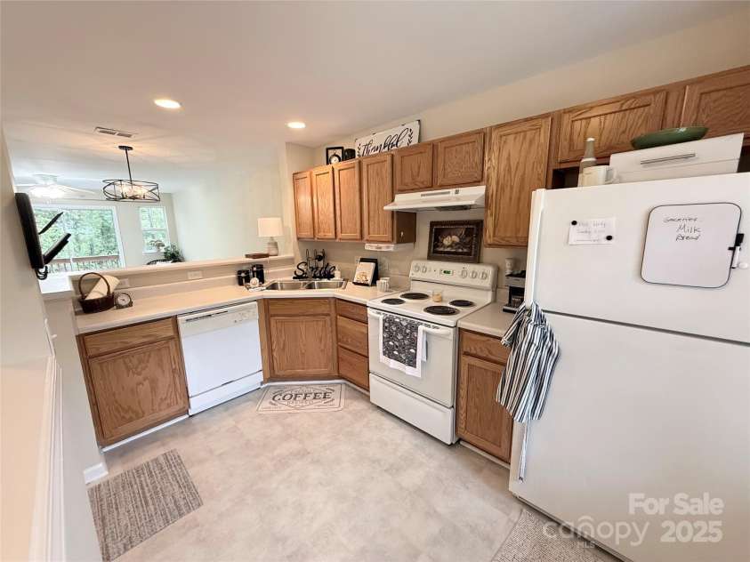 331 Wilkes Place Drive, Fort Mill, SC 29715.  MLS# CAR4302640, YatesRealty ID 4447. Kitchen