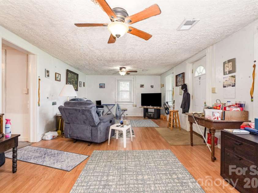 3948 Main Avenue Drive, Hickory, NC 28601.  MLS# CAR4293937, YatesRealty ID 4447. 