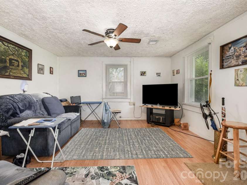 3948 Main Avenue Drive, Hickory, NC 28601.  MLS# CAR4293937, YatesRealty ID 4447. 