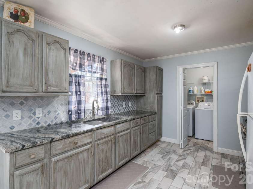 1011 Lester Trail, Iron Station, NC 28080.  MLS# CAR4414828, YatesRealty ID 44471. Kitchen