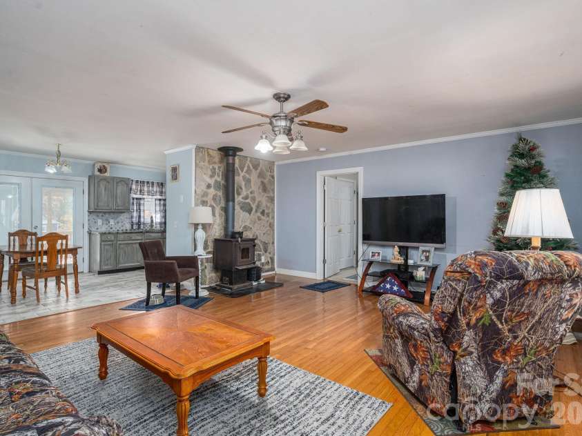 1011 Lester Trail, Iron Station, NC 28080.  MLS# CAR4414828, YatesRealty ID 44471. LIving Rooom