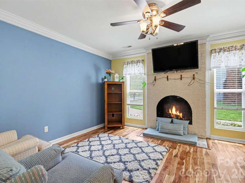 3515 Crescent Knoll Drive, Matthews, NC 28105.  MLS# CAR4411519, YatesRealty ID 44472. 
