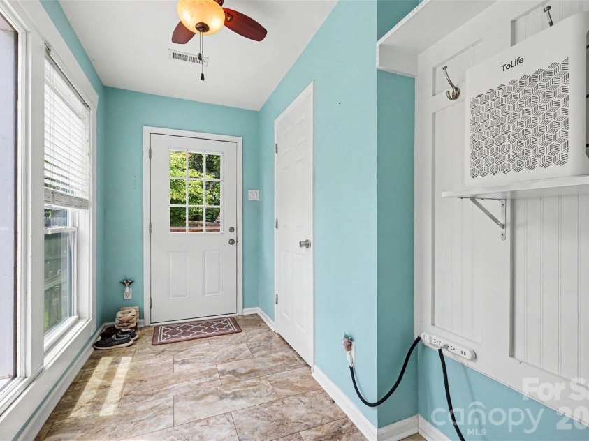 3515 Crescent Knoll Drive, Matthews, NC 28105.  MLS# CAR4411519, YatesRealty ID 44472. 