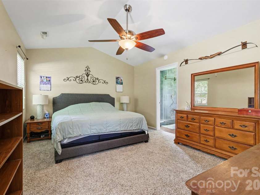 3515 Crescent Knoll Drive, Matthews, NC 28105.  MLS# CAR4411519, YatesRealty ID 44472. 