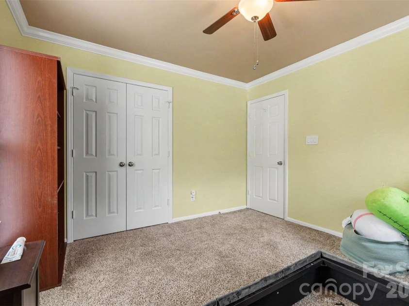 3515 Crescent Knoll Drive, Matthews, NC 28105.  MLS# CAR4411519, YatesRealty ID 44472. 