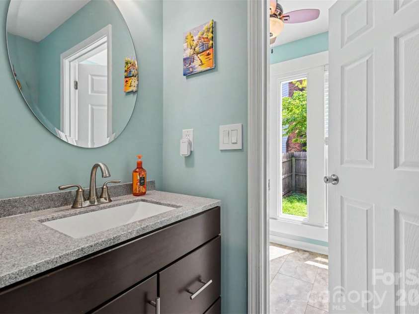 3515 Crescent Knoll Drive, Matthews, NC 28105.  MLS# CAR4411519, YatesRealty ID 44472. 