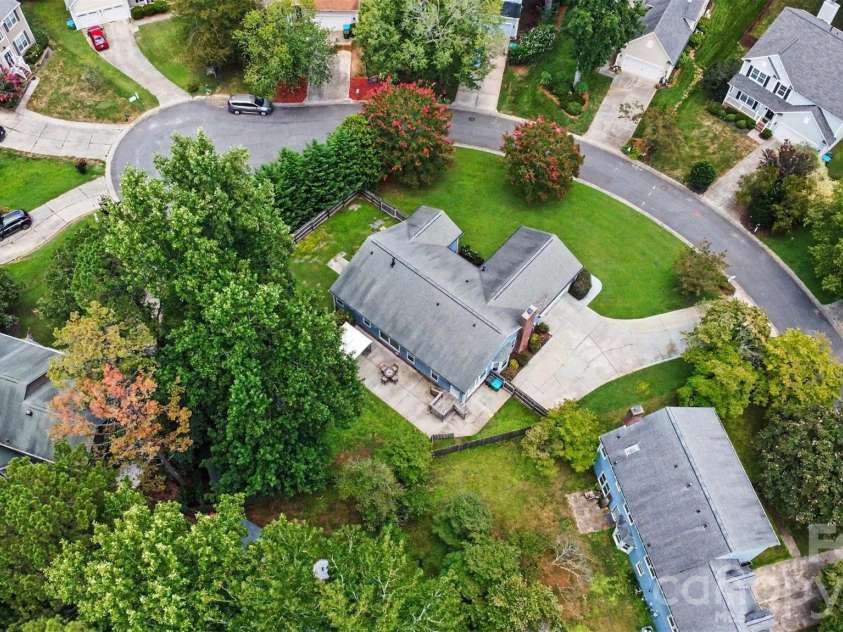 3515 Crescent Knoll Drive, Matthews, NC 28105.  MLS# CAR4411519, YatesRealty ID 44472. 