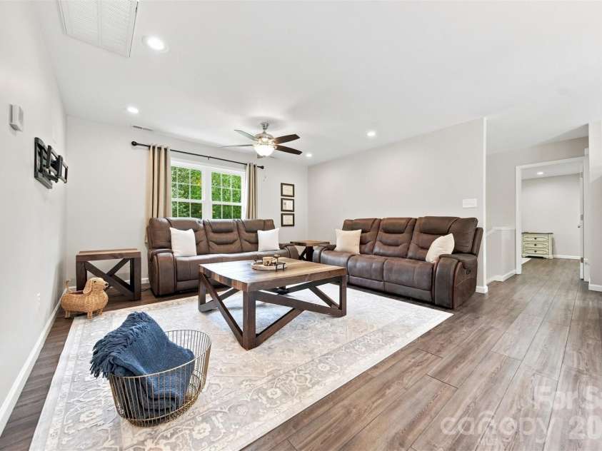 2953 2nd Street Court, Hickory, NC 28601.  MLS# CAR4414067, YatesRealty ID 44473. 