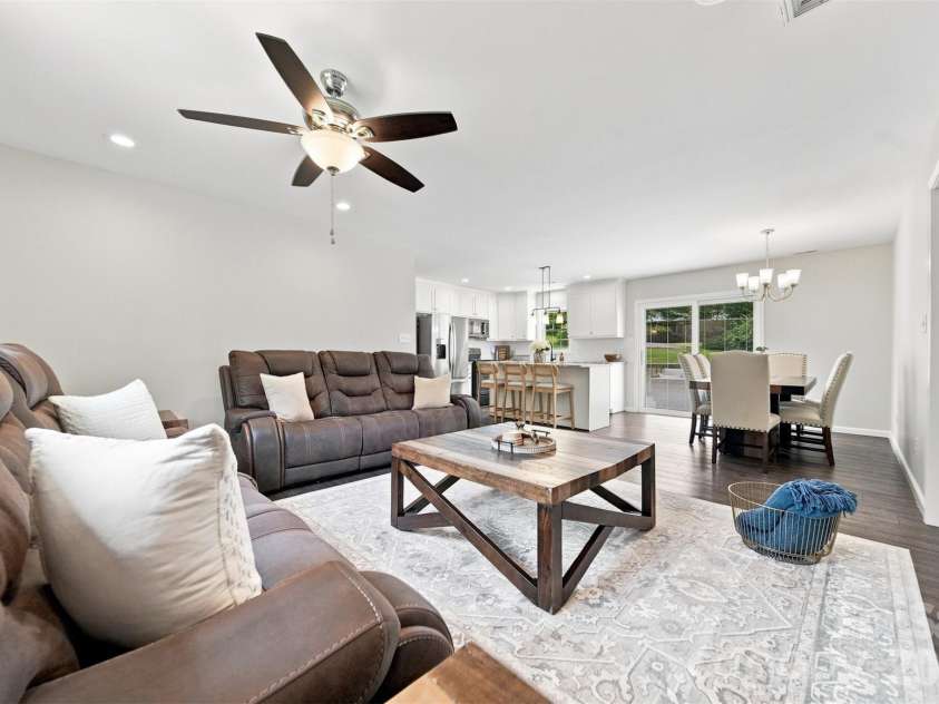 2953 2nd Street Court, Hickory, NC 28601.  MLS# CAR4414067, YatesRealty ID 44473. 
