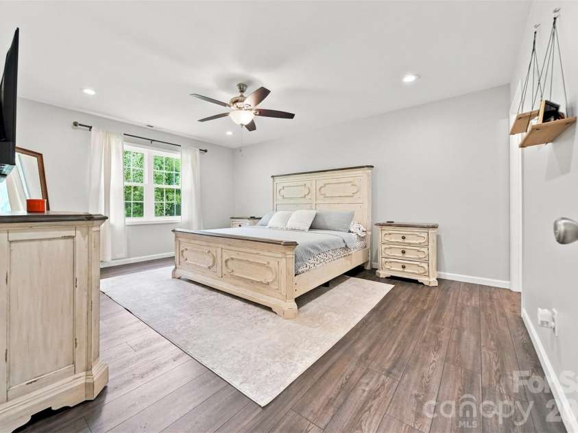 2953 2nd Street Court, Hickory, NC 28601.  MLS# CAR4414067, YatesRealty ID 44473. 