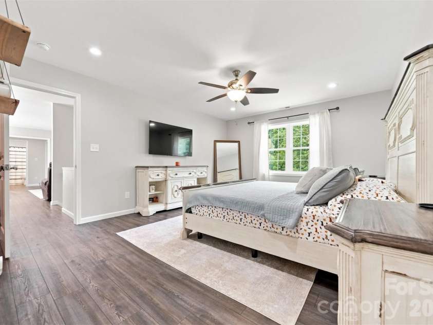 2953 2nd Street Court, Hickory, NC 28601.  MLS# CAR4414067, YatesRealty ID 44473. 