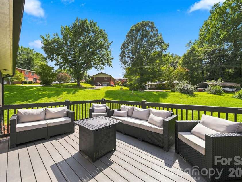 2953 2nd Street Court, Hickory, NC 28601.  MLS# CAR4414067, YatesRealty ID 44473. 