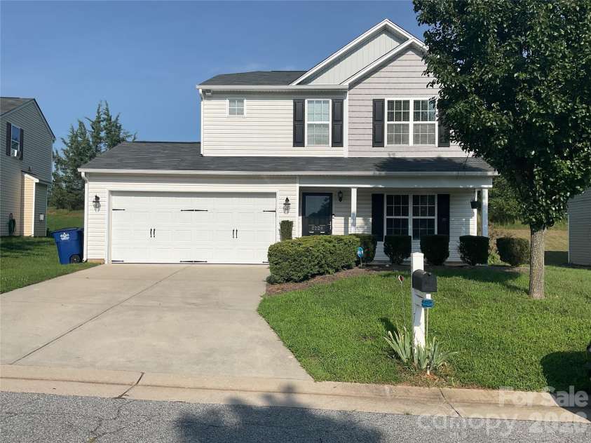 2224 Waverly Dell Drive, Winston Salem, NC 27127.  MLS# CAR4414473, YatesRealty ID 44474. 