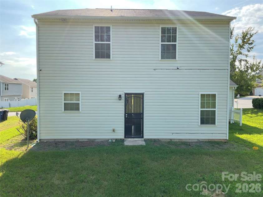 2224 Waverly Dell Drive, Winston Salem, NC 27127.  MLS# CAR4414473, YatesRealty ID 44474. 