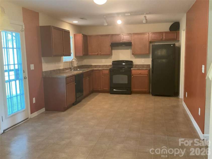 2224 Waverly Dell Drive, Winston Salem, NC 27127.  MLS# CAR4414473, YatesRealty ID 44474. Kitchen