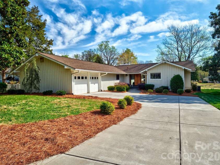 27 Apple Orchard Lane, Lake Wylie, SC 29710.  MLS# CAR4414033, YatesRealty ID 44475. 