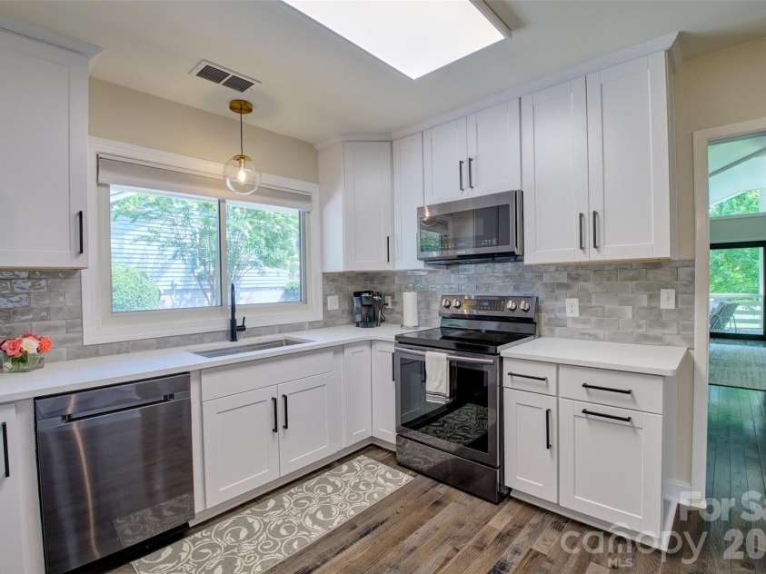 27 Apple Orchard Lane, Lake Wylie, SC 29710.  MLS# CAR4414033, YatesRealty ID 44475. 