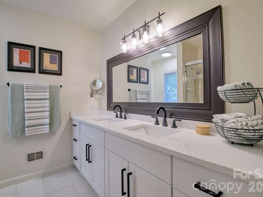 27 Apple Orchard Lane, Lake Wylie, SC 29710.  MLS# CAR4414033, YatesRealty ID 44475. 