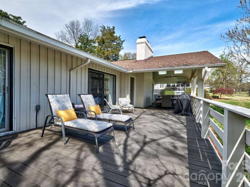 27 Apple Orchard Lane, Lake Wylie, SC 29710.  MLS# CAR4414033, YatesRealty ID 44475. 