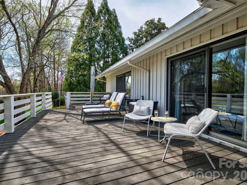 27 Apple Orchard Lane, Lake Wylie, SC 29710.  MLS# CAR4414033, YatesRealty ID 44475. 