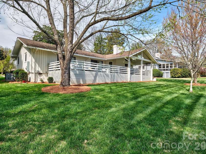 27 Apple Orchard Lane, Lake Wylie, SC 29710.  MLS# CAR4414033, YatesRealty ID 44475. 