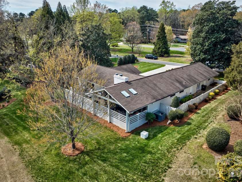 27 Apple Orchard Lane, Lake Wylie, SC 29710.  MLS# CAR4414033, YatesRealty ID 44475. 