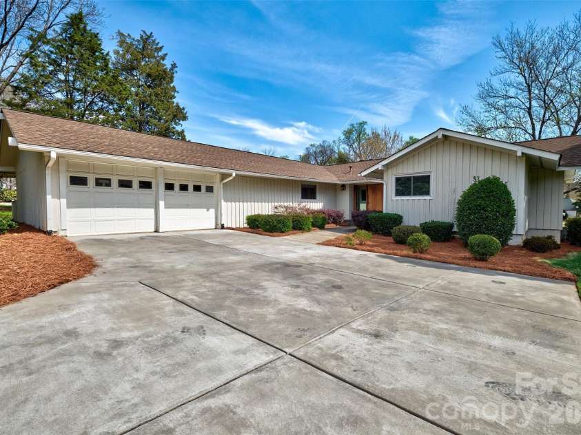 27 Apple Orchard Lane, Lake Wylie, SC 29710.  MLS# CAR4414033, YatesRealty ID 44475. 