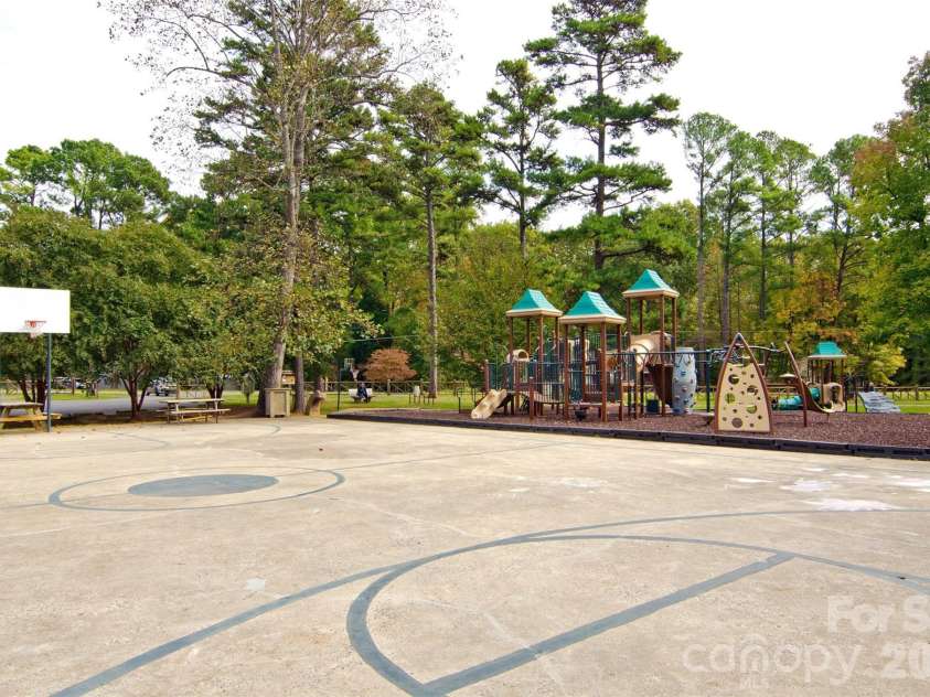 27 Apple Orchard Lane, Lake Wylie, SC 29710.  MLS# CAR4414033, YatesRealty ID 44475. 