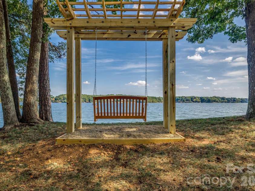 27 Apple Orchard Lane, Lake Wylie, SC 29710.  MLS# CAR4414033, YatesRealty ID 44475. 