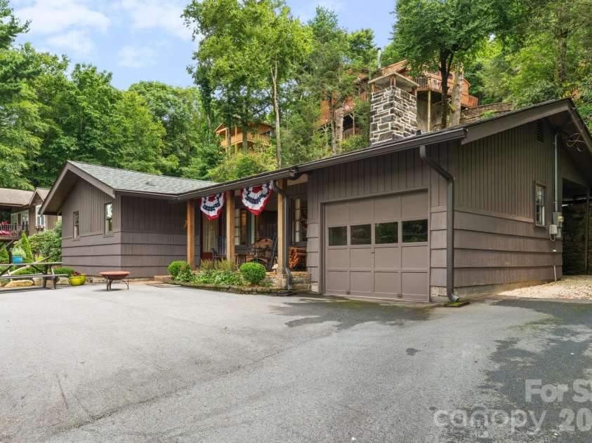 168 Mountain View Drive, Blowing Rock, NC 28605.  MLS# CAR4414895, YatesRealty ID 44479. 