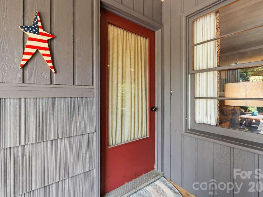 168 Mountain View Drive, Blowing Rock, NC 28605.  MLS# CAR4414895, YatesRealty ID 44479. 