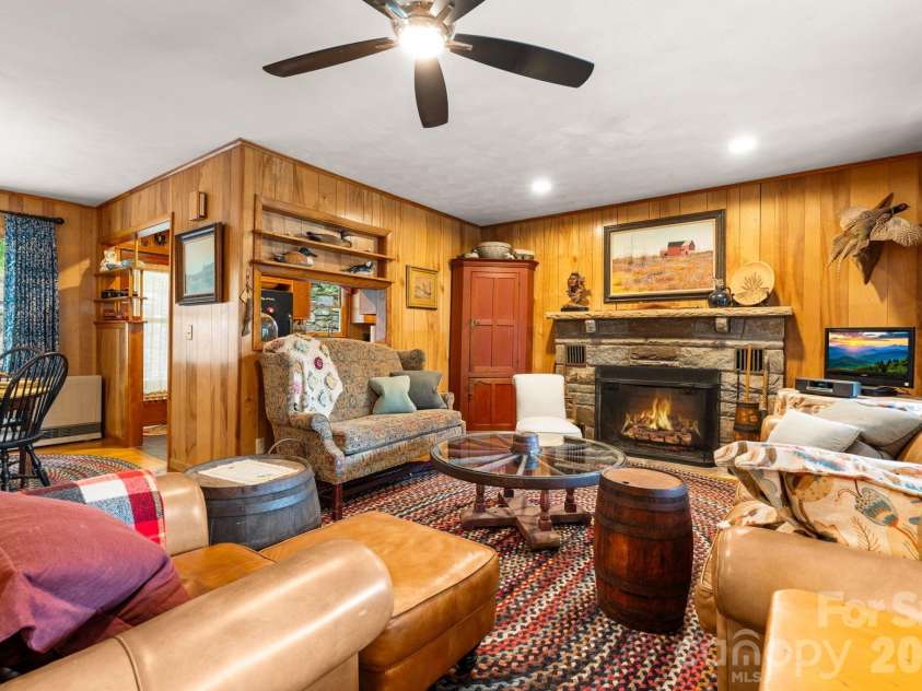 168 Mountain View Drive, Blowing Rock, NC 28605.  MLS# CAR4414895, YatesRealty ID 44479. 