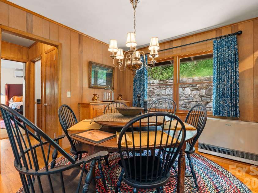 168 Mountain View Drive, Blowing Rock, NC 28605.  MLS# CAR4414895, YatesRealty ID 44479. 