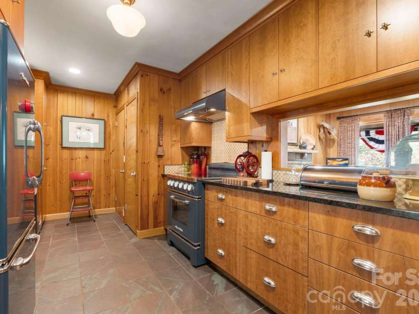 168 Mountain View Drive, Blowing Rock, NC 28605.  MLS# CAR4414895, YatesRealty ID 44479. 