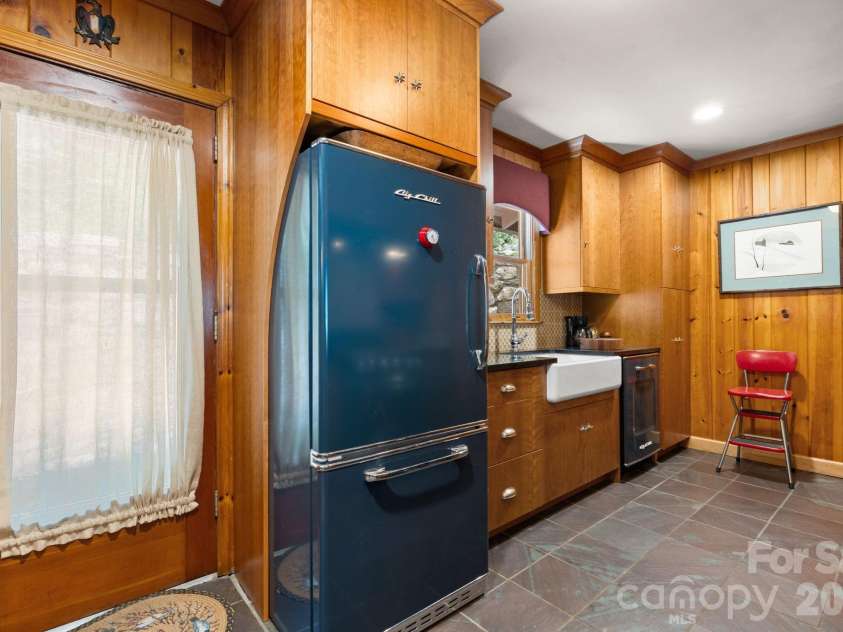 168 Mountain View Drive, Blowing Rock, NC 28605.  MLS# CAR4414895, YatesRealty ID 44479. 