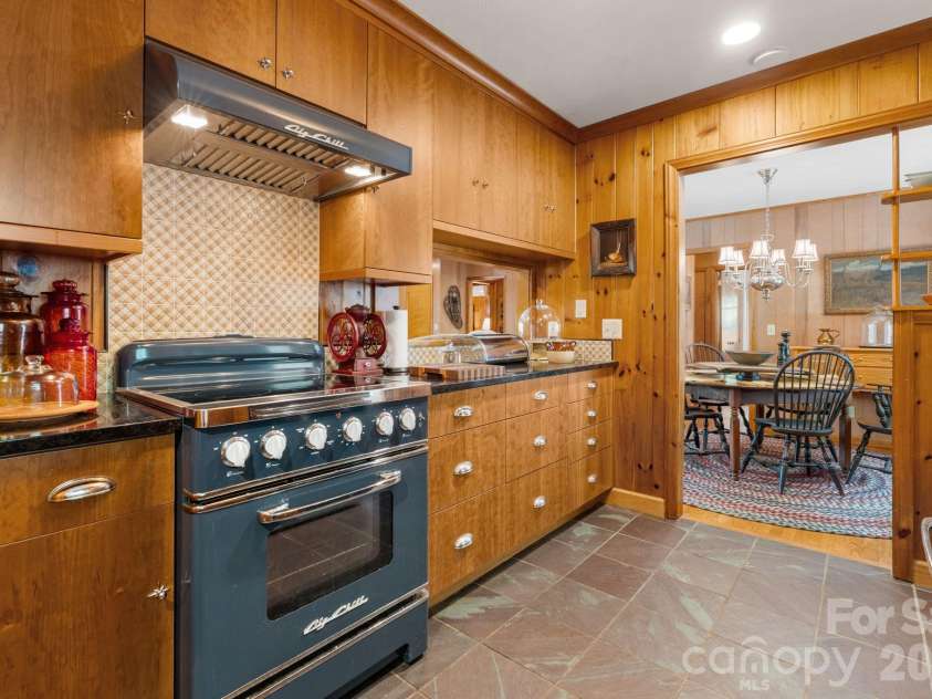 168 Mountain View Drive, Blowing Rock, NC 28605.  MLS# CAR4414895, YatesRealty ID 44479. 